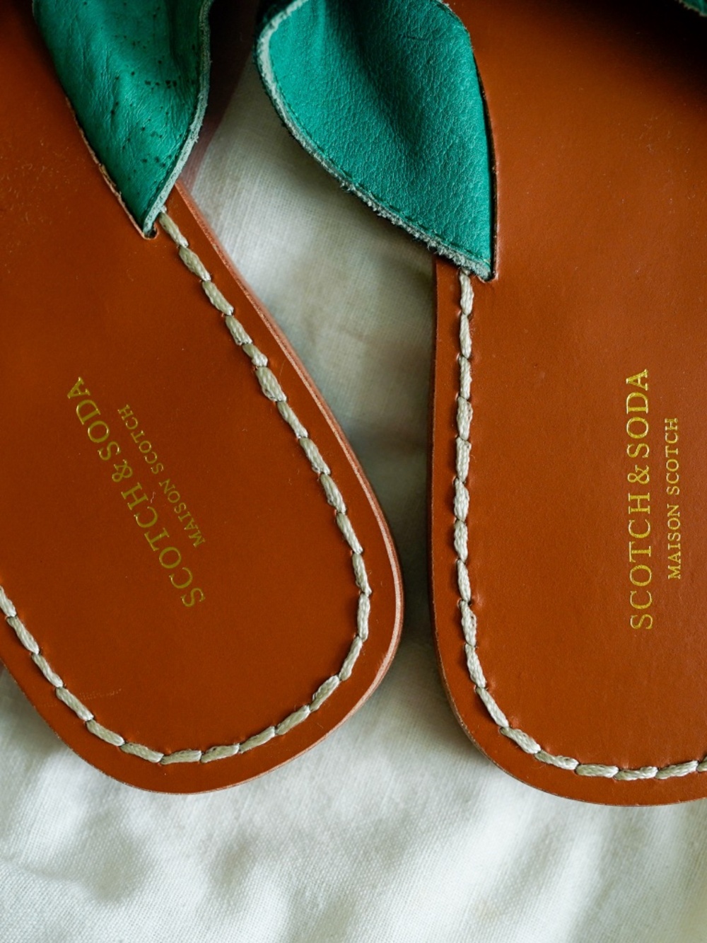Scotch & Soda Slides - Picture 6 of 7